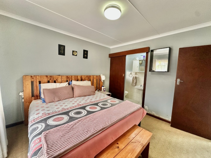 3 Bedroom Property for Sale in Denneoord Western Cape